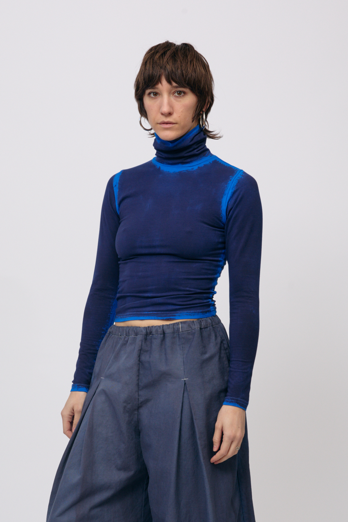 新品　IRISHMAN　モックネック　ハイネック　ナイロン　春夏　超ストレッチ Limewash Turtleneck - Warm Cobalt - Maison Markosian